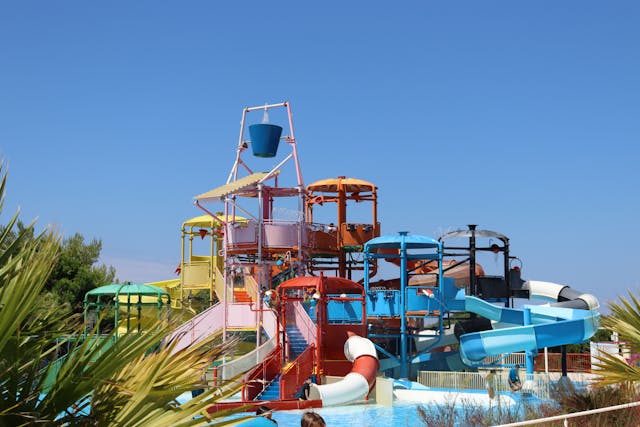 Les établissements de camping à La Rochelle, proposant des piscines et toboggans pour des vacances fun